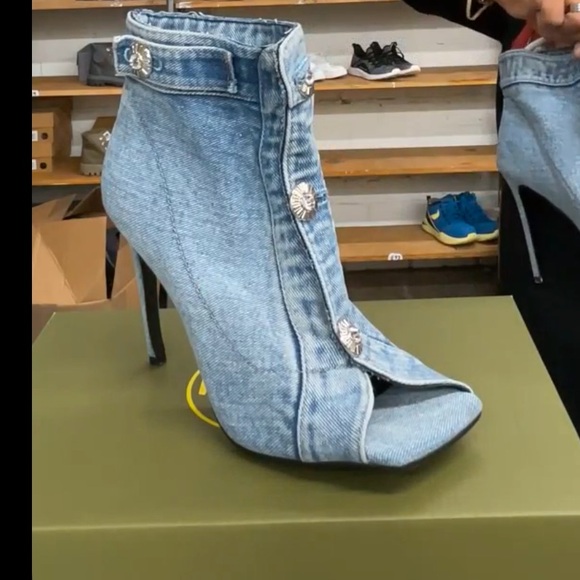 Arqa Denim Stiletto High Heels Peep Toe Metal Button Ankle Boots size 8.5 - Picture 6 of 8
